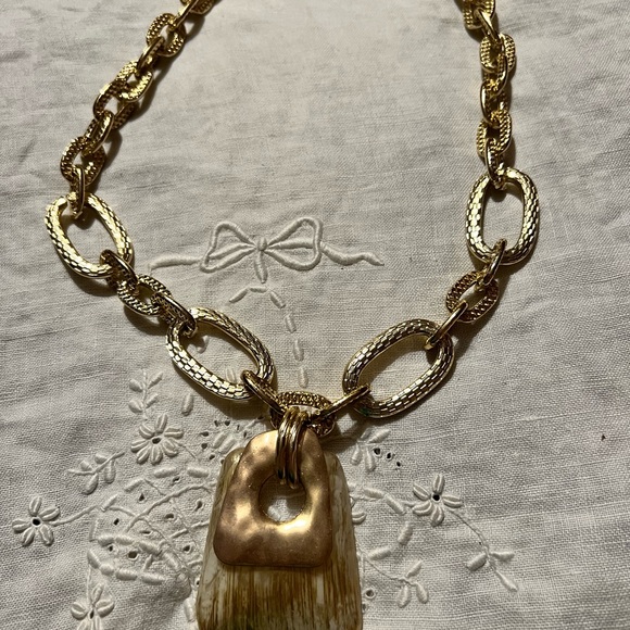 Statement Necklace Goldtone links & pendant 24in - Picture 1 of 10